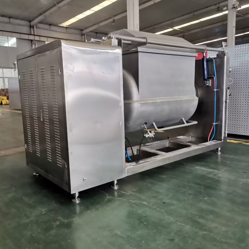 Horizontal vacuum cooking kettle with agitator